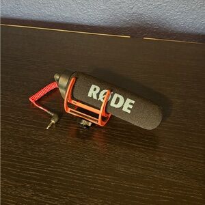 Rode On-Camera Microphone with Red Cable
